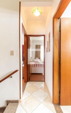 Casa à venda com 168m², 3 quartos e 1 vaga Casa à venda com 168m², 3 quartos e 1 vagaEscada