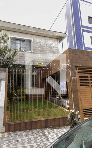 Casa à venda com 168m², 3 quartos e 1 vaga Casa à venda com 168m², 3 quartos e 1 vagaFachada