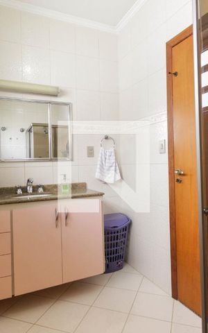 Casa à venda com 168m², 3 quartos e 1 vaga Casa à venda com 168m², 3 quartos e 1 vagaBanheiro da Suíte