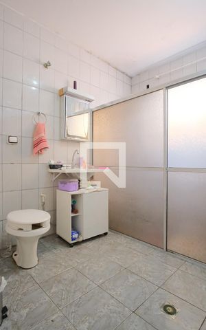 Casa para alugar com 250m², 3 quartos e 2 vagasBanheiro Social