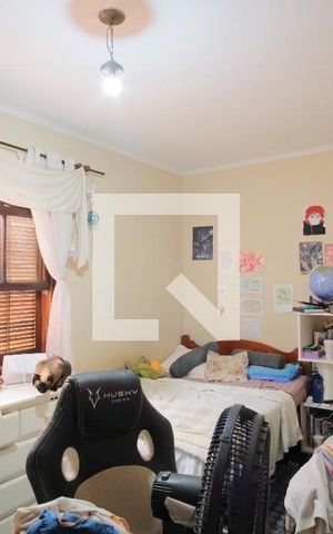 Casa para alugar com 250m², 3 quartos e 2 vagasQuarto 1