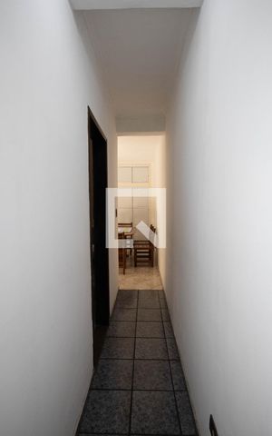 Casa à venda com 145m², 4 quartos e 2 vagas Casa à venda com 145m², 4 quartos e 2 vagasCorredor