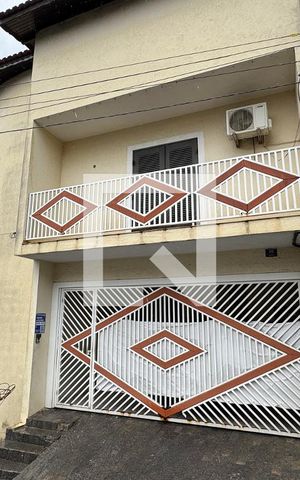 Casa para alugar com 300m², 3 quartos e 2 vagasFachada