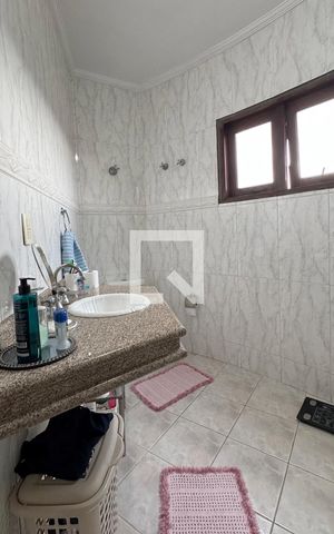 Casa para alugar com 300m², 3 quartos e 2 vagasBanheiro Corredor