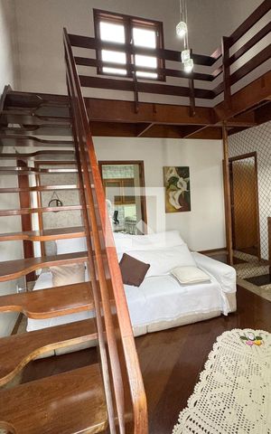 Casa para alugar com 300m², 3 quartos e 2 vagasEscada
