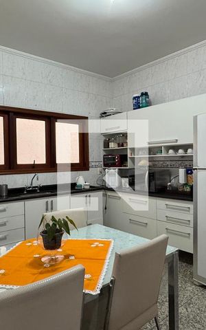 Casa para alugar com 300m², 3 quartos e 2 vagasCozinha