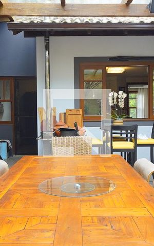 Casa de condomínio para alugar com 380m², 4 quartos e 6 vagasEspaço Gourmet