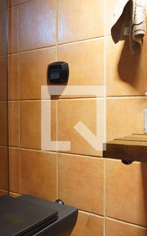 Casa de condomínio para alugar com 380m², 4 quartos e 6 vagasBanheiro garagem