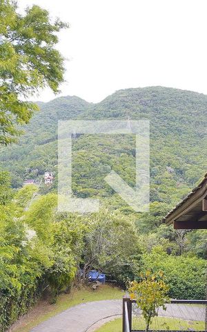 Casa de condomínio para alugar com 380m², 4 quartos e 6 vagasEscritório - Vista