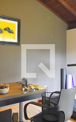 Casa de condomínio para alugar com 380m², 4 quartos e 6 vagasEscritório
