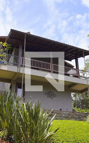 Casa de condomínio para alugar com 380m², 4 quartos e 6 vagasFachada da Casa