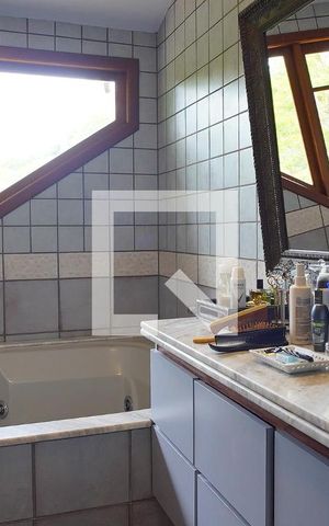 Casa de condomínio para alugar com 380m², 4 quartos e 6 vagasBanheiro da Suíte