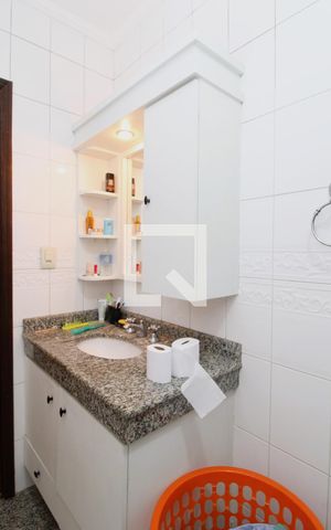 Casa para alugar com 210m², 3 quartos e 6 vagasBanheiro 2