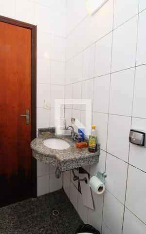 Casa para alugar com 210m², 3 quartos e 6 vagasBanheiro de serviço