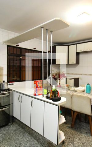 Casa para alugar com 210m², 3 quartos e 6 vagasCozinha