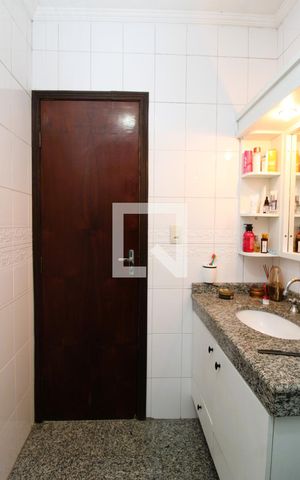 Casa para alugar com 210m², 3 quartos e 6 vagasBanheiro da Suíte