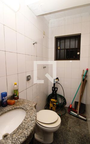 Casa para alugar com 210m², 3 quartos e 6 vagasBanheiro de serviço