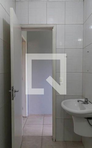 Casa para alugar com 38m², 1 quarto e sem vaga Casa para alugar com 38m², 1 quarto e sem vagaBanheiro