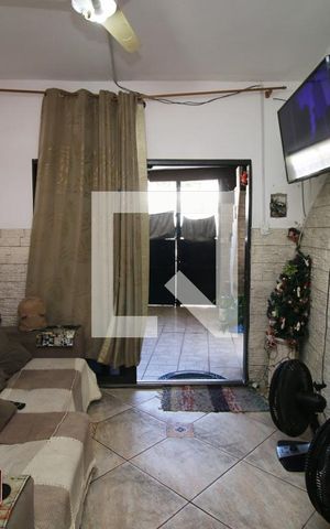 Casa à venda com 140m², 2 quartos e 1 vagaSala