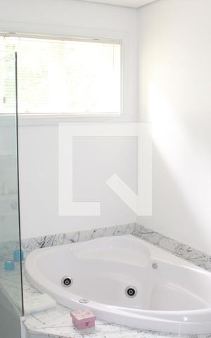 Casa de condomínio para alugar com 1279m², 5 quartos e 4 vagasBanheiro da Suíte Master