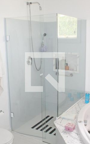 Casa de condomínio para alugar com 1279m², 5 quartos e 4 vagasBanheiro da Suíte Master