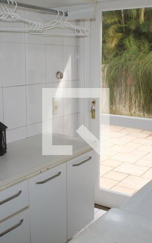 Casa de condomínio para alugar com 1279m², 5 quartos e 4 vagasÁrea de Serviço