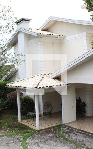 Casa de condomínio para alugar com 1279m², 5 quartos e 4 vagasFachada