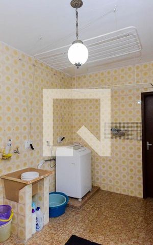 Casa à venda com 400m², 3 quartos e 6 vagasÁrea de Serviço