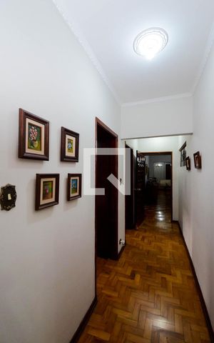 Casa à venda com 400m², 3 quartos e 6 vagasCorredor dos Dormitórios