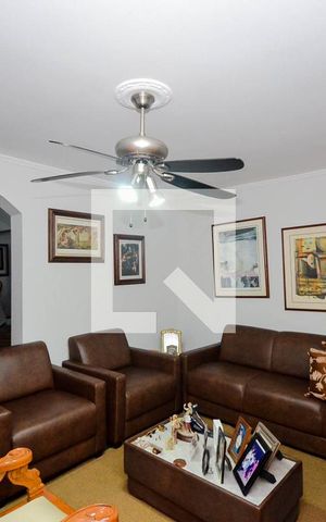 Casa à venda com 400m², 3 quartos e 6 vagasSala de TV