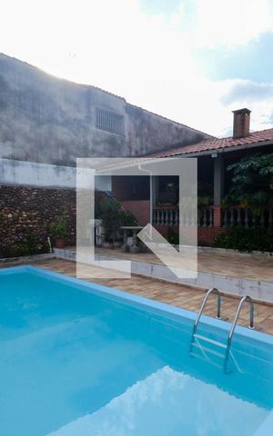 Casa à venda com 400m², 3 quartos e 6 vagasPiscina