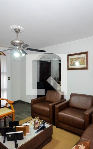 Casa à venda com 400m², 3 quartos e 6 vagasSala de TV