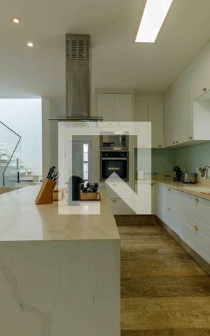 Casa de condomínio à venda com 350m², 4 quartos e 4 vagas Casa de condomínio à venda com 350m², 4 quartos e 4 vagasCozinha