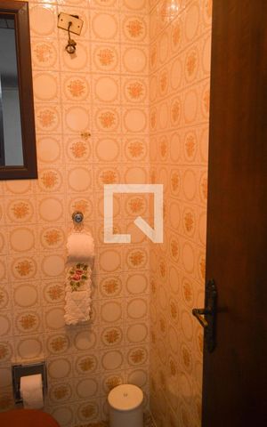 Casa à venda com 241m², 4 quartos e 2 vagas Casa à venda com 241m², 4 quartos e 2 vagasLavabo