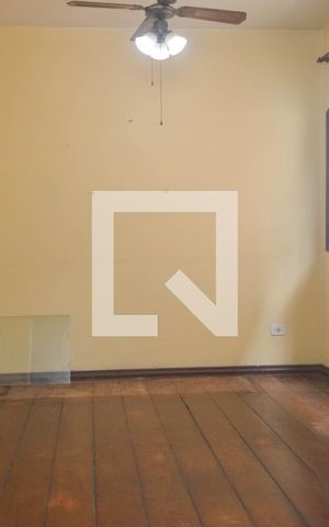 Casa à venda com 241m², 4 quartos e 2 vagas Casa à venda com 241m², 4 quartos e 2 vagasSala de Jantar