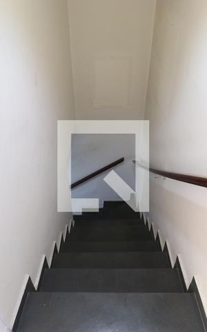 Casa para alugar com 100m², 2 quartos e 1 vagaEscada