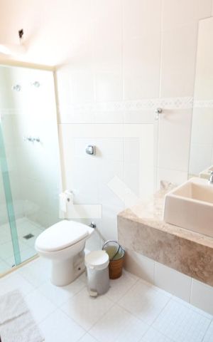 Casa à venda com 275m², 3 quartos e 5 vagasBanheiro 2