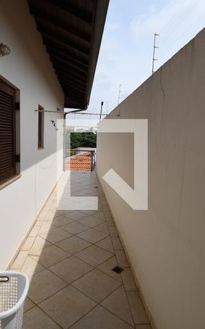 Casa à venda com 275m², 3 quartos e 5 vagasCorredor Externo