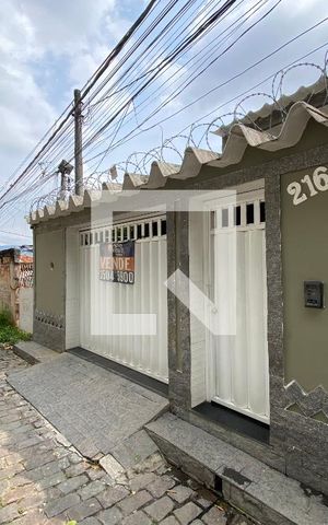 Casa à venda com 120m², 4 quartos e 1 vaga Casa à venda com 120m², 4 quartos e 1 vagaFachada