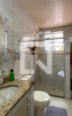 Casa à venda com 120m², 4 quartos e 1 vaga Casa à venda com 120m², 4 quartos e 1 vagaBanheiro