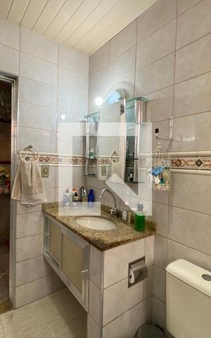Casa à venda com 120m², 4 quartos e 1 vaga Casa à venda com 120m², 4 quartos e 1 vagaBanheiro