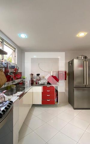 Casa à venda com 120m², 4 quartos e 1 vaga Casa à venda com 120m², 4 quartos e 1 vagaCozinha