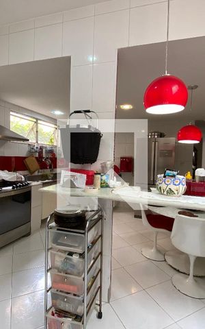 Casa à venda com 120m², 4 quartos e 1 vaga Casa à venda com 120m², 4 quartos e 1 vagaCozinha
