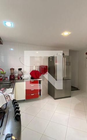 Casa à venda com 120m², 4 quartos e 1 vaga Casa à venda com 120m², 4 quartos e 1 vagaCozinha