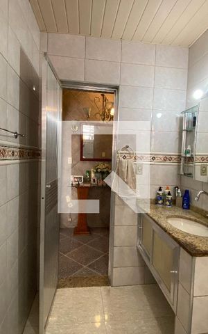 Casa à venda com 120m², 4 quartos e 1 vaga Casa à venda com 120m², 4 quartos e 1 vagaBanheiro