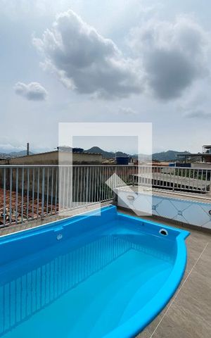 Casa à venda com 120m², 4 quartos e 1 vaga Casa à venda com 120m², 4 quartos e 1 vagaPiscina