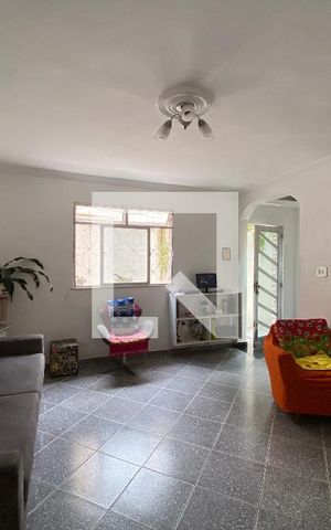 Casa à venda com 120m², 4 quartos e 1 vaga Casa à venda com 120m², 4 quartos e 1 vagaSala