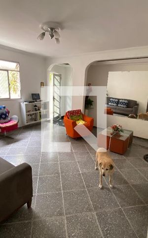 Casa à venda com 120m², 4 quartos e 1 vaga Casa à venda com 120m², 4 quartos e 1 vagaSala