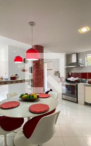 Casa à venda com 120m², 4 quartos e 1 vaga Casa à venda com 120m², 4 quartos e 1 vagaCozinha