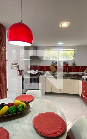 Casa à venda com 120m², 4 quartos e 1 vaga Casa à venda com 120m², 4 quartos e 1 vagaCozinha